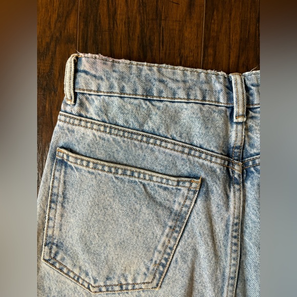 Zara Light Wash Relaxed Tapered Leg - Picture 7 of 10